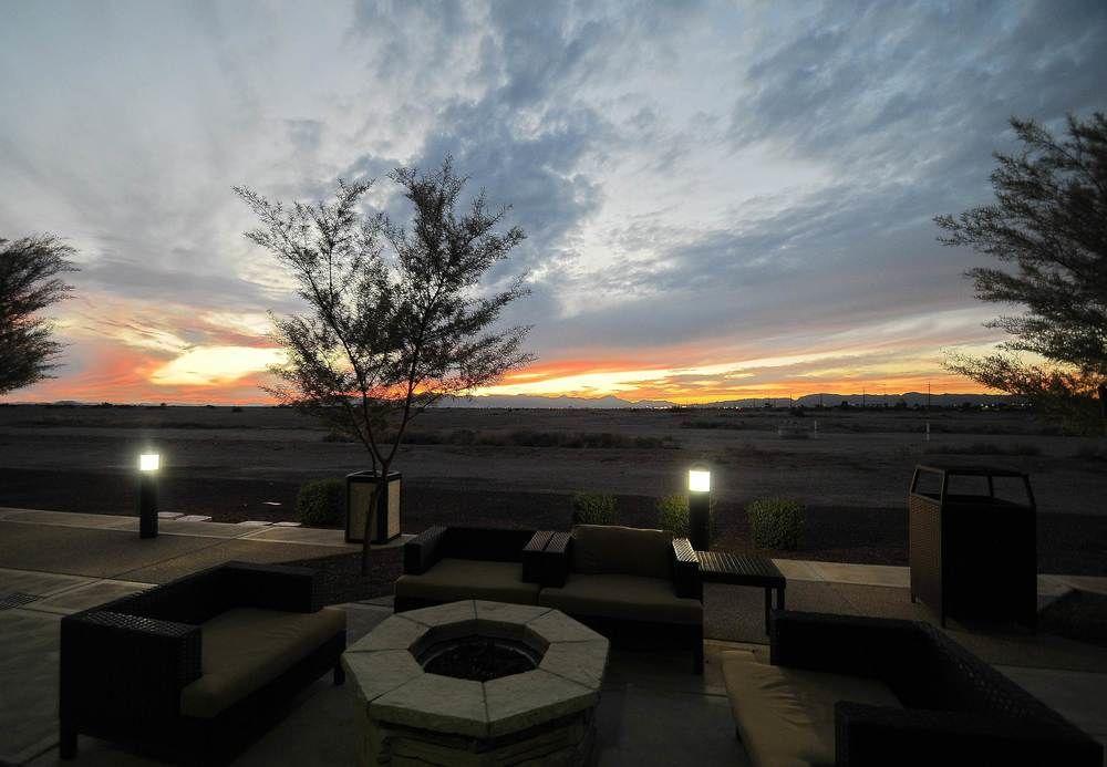 Courtyard Phoenix Chandler/Fashion Center Exterior foto